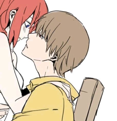 不明显的情侣头像动漫图自取,无水印情侣头像甜蜜双人图文