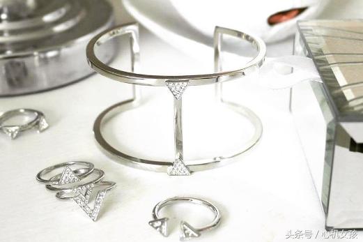 首饰有什么比较小众平价的推荐,有逼格又便宜的首饰