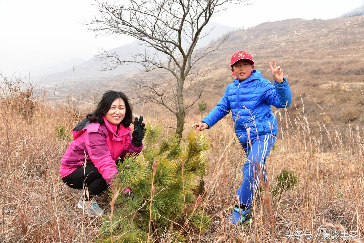 义务植树与创建森林城市,共建文明城市小学生