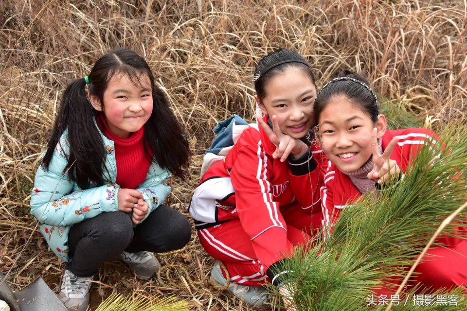 义务植树与创建森林城市,共建文明城市小学生