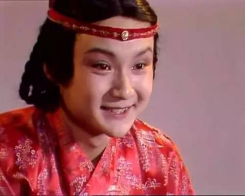 欧阳奋强抱女儿,红楼梦剧组再聚首欧阳奋强