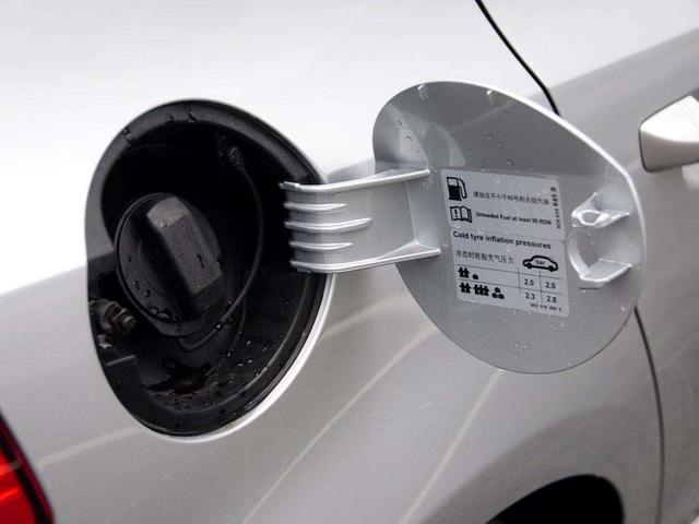 打开油箱盖有气声影响正常行驶吗,开油箱盖有出气的声音是什么原因