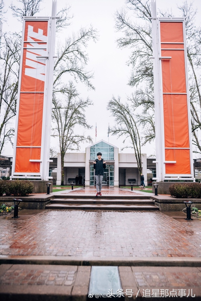 王俊凯nike彩虹鞋,王俊凯nike迪奥