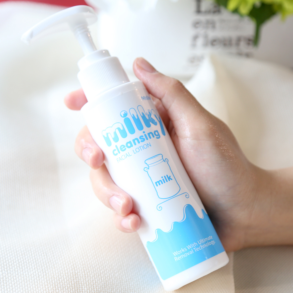 不卸妆的后果就是皮肤容易长痘,不卸妆的伤害