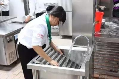 厨房厨师长年终总结范文大全,厨师长管理一个厨房要怎么管理