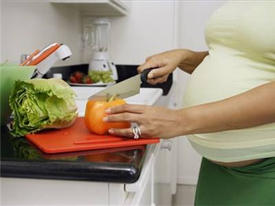 孕妈妈怀孕准爸爸孕吐,准爸妈在孕期注意什么事项