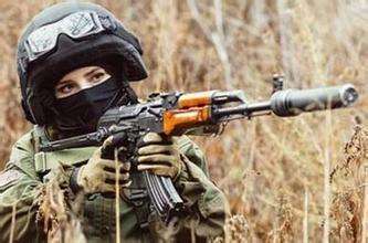 为何称AK47是一款让人又爱又恨的枪？皮实耐用但精度不敢恭维