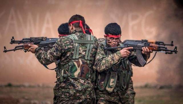 为何称AK47是一款让人又爱又恨的枪？皮实耐用但精度不敢恭维