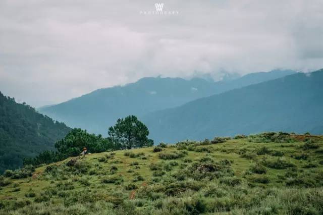 大漠户外旅行虎跳峡徒步详解,虎跳峡徒步168级勇者云梯