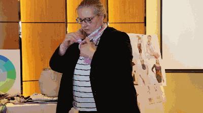 外交官夫人告诉你可以没有名牌包，但这个单品不能少！