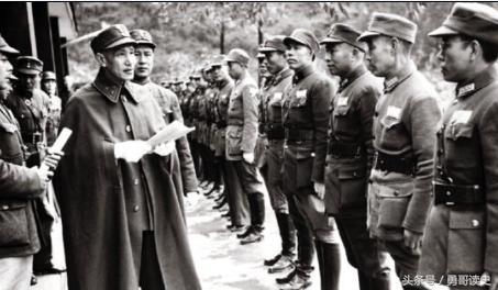 袁世凯带佩刀到参议院宣誓就任大总统此人为何堵在门口不让进?