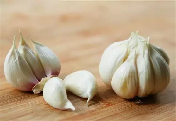 请问一下大蒜怎么吃最有效果,大蒜怎么吃才能疗效最好