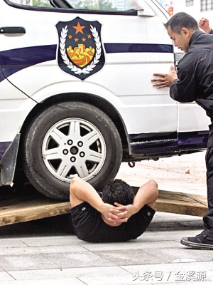 硬气功汽车压身表演视频,硬气功胸口碎大石视频