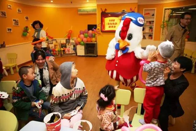 推广||传说中的他来到医院，孩子们都笑了！