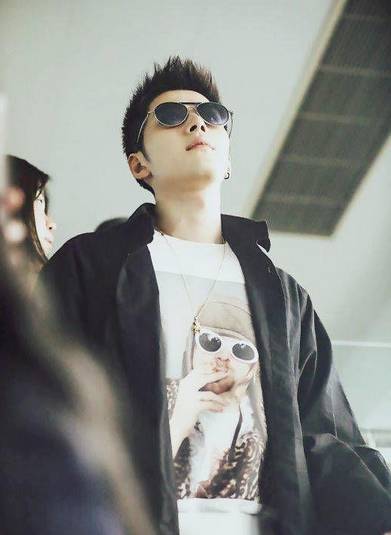 陈学东机场“板寸头”,引领17春男士发型新时尚