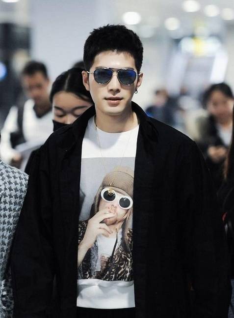 陈学东机场“板寸头”,引领17春男士发型新时尚