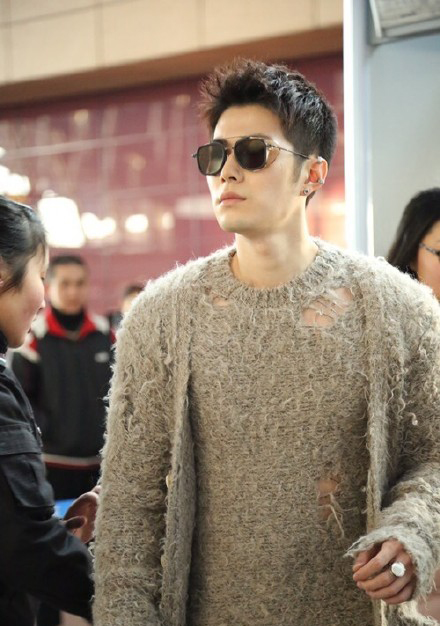 陈学东机场“板寸头”,引领17春男士发型新时尚