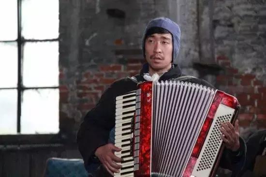 王源穷吗,王源千