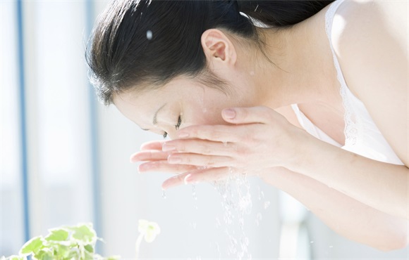 美人心计：脸部减肥最有效的方法