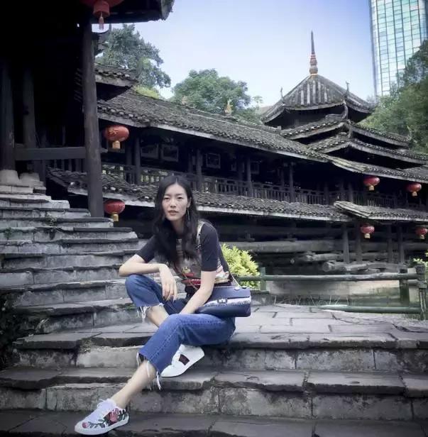 小白鞋什么时候流行的,最近流行哪些小白鞋女
