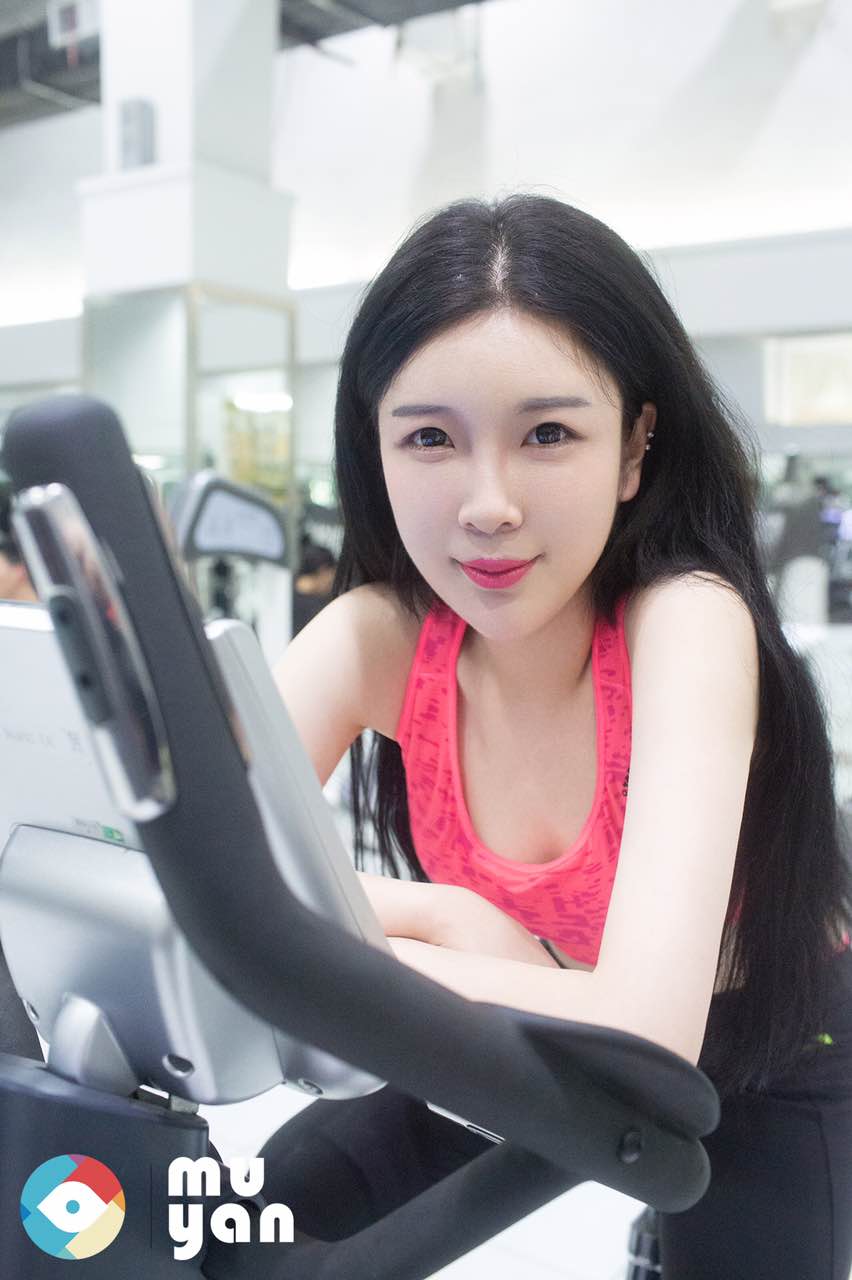 独家对话|歌手莫莫,主播界的拼命三娘