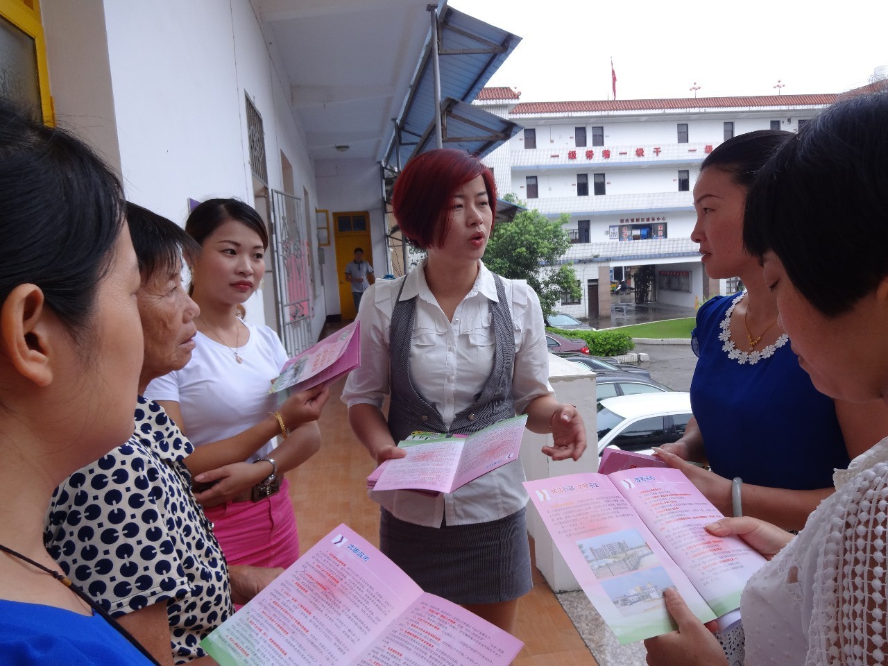 乐于奉献尊老爱幼——记龙文区郭坑镇院后村计生协会会员陈燕丽