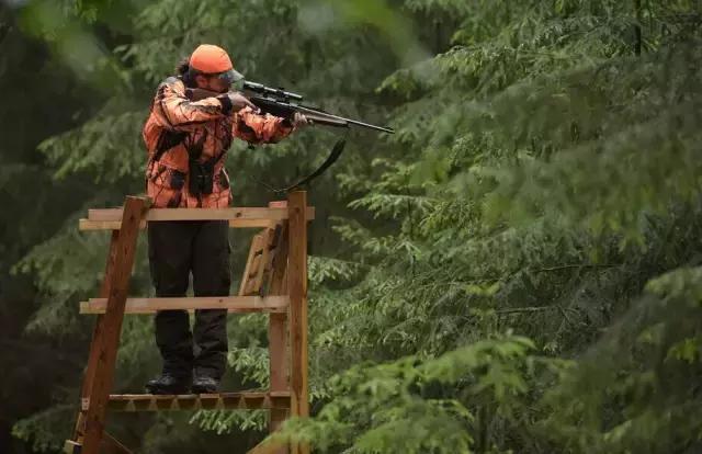 部队一般用什么品牌望远镜 (军用望远镜哪家最好用)