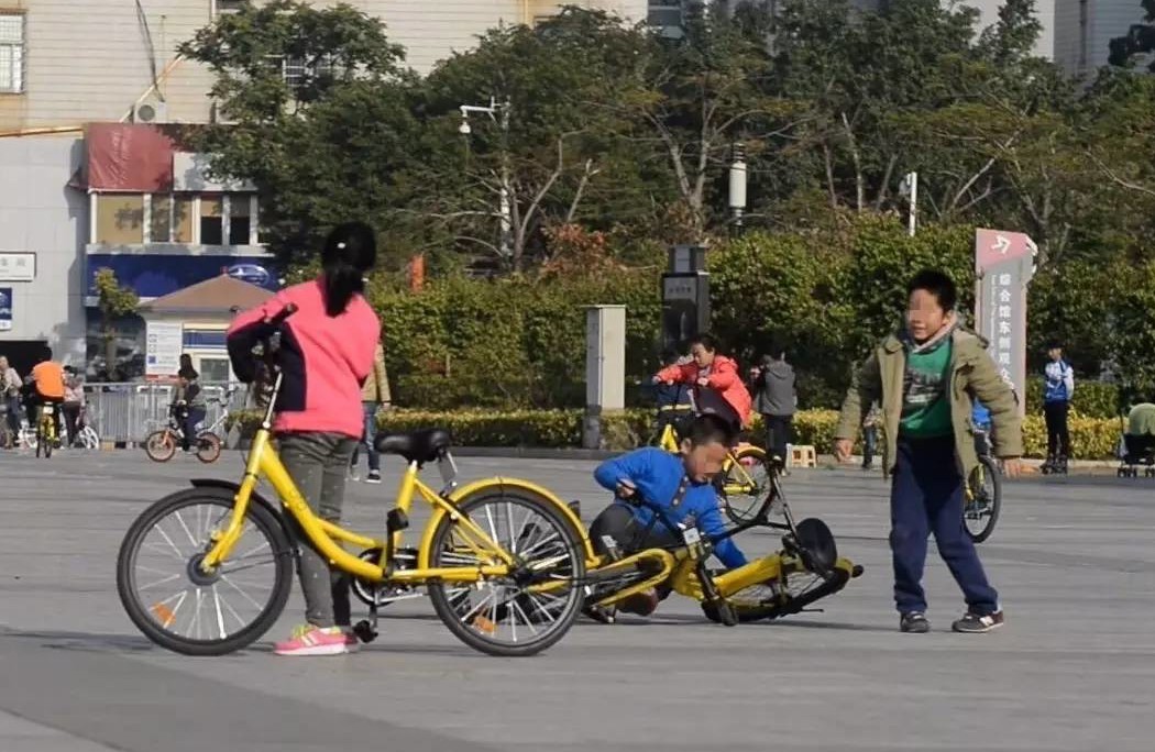 致那些在悬崖边骑“死飞”单车的少年