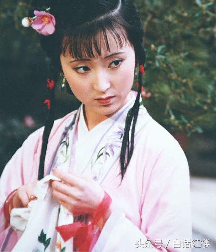 红楼梦暗示贾府衰败的细节,红楼梦一个人物的小传