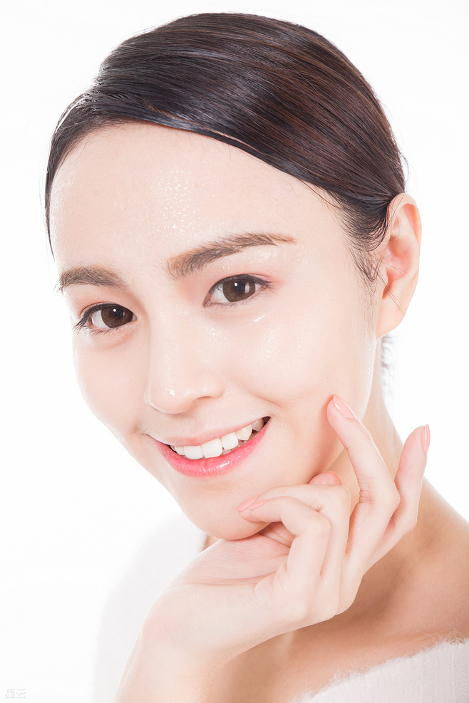 妆前乳到底有没有必要,妆前乳到底是干什么用的呢女生