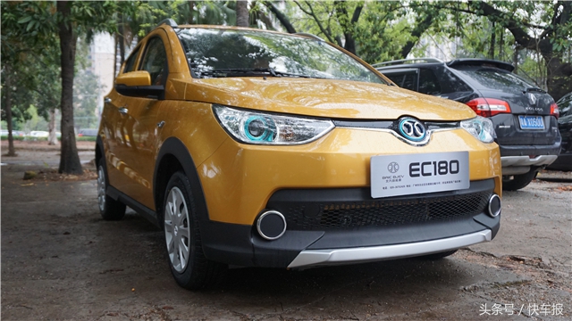 一脚油门踩下去的感觉,一脚油门踩下去推背感