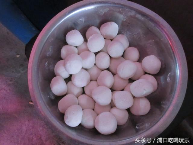 吃在浦口古稀老夫妻喊你来吃手工元宵喽！三块钱六个卖了15年