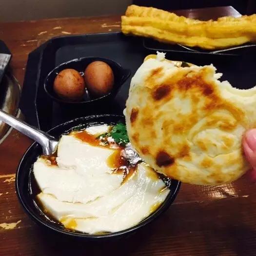 一天吃8顿算啥!回我老家青岛,带你吃上24小时!