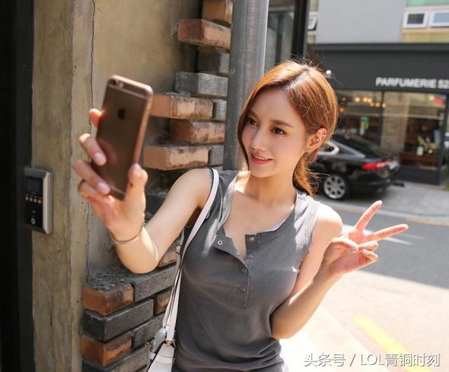 看直播不花钱你看什么直播?月薪三千每个月刷礼物2900!