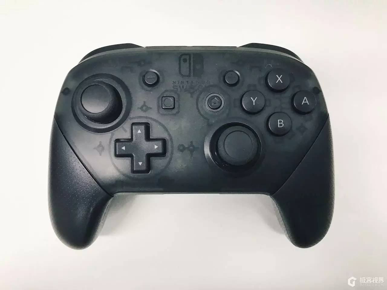 我终于玩到全球都在疯抢的游戏机了，然而却发现