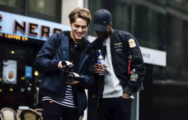 换季买衣服别盲目跟风,换季首选不是买衣服