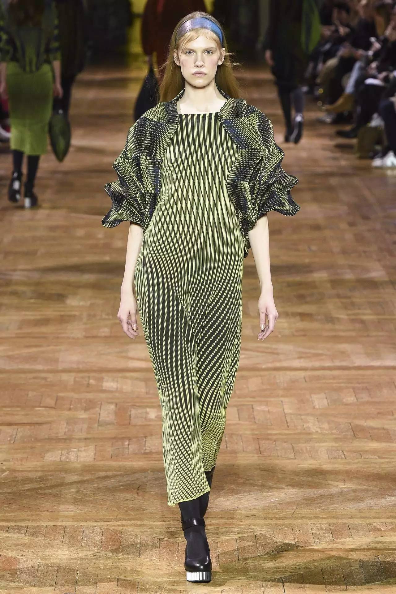 2019巴黎时装周henry专访,日本时装周sacai2018