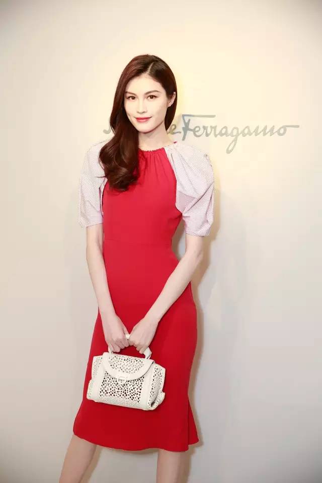 让奥黛丽·赫本钟情的Ferragamo,也让何穗爱不释手!
