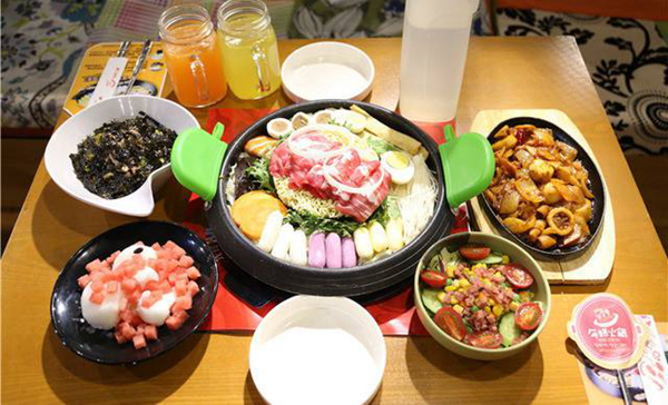 韩国烤肉韩餐,烤肉拌饭韩国街