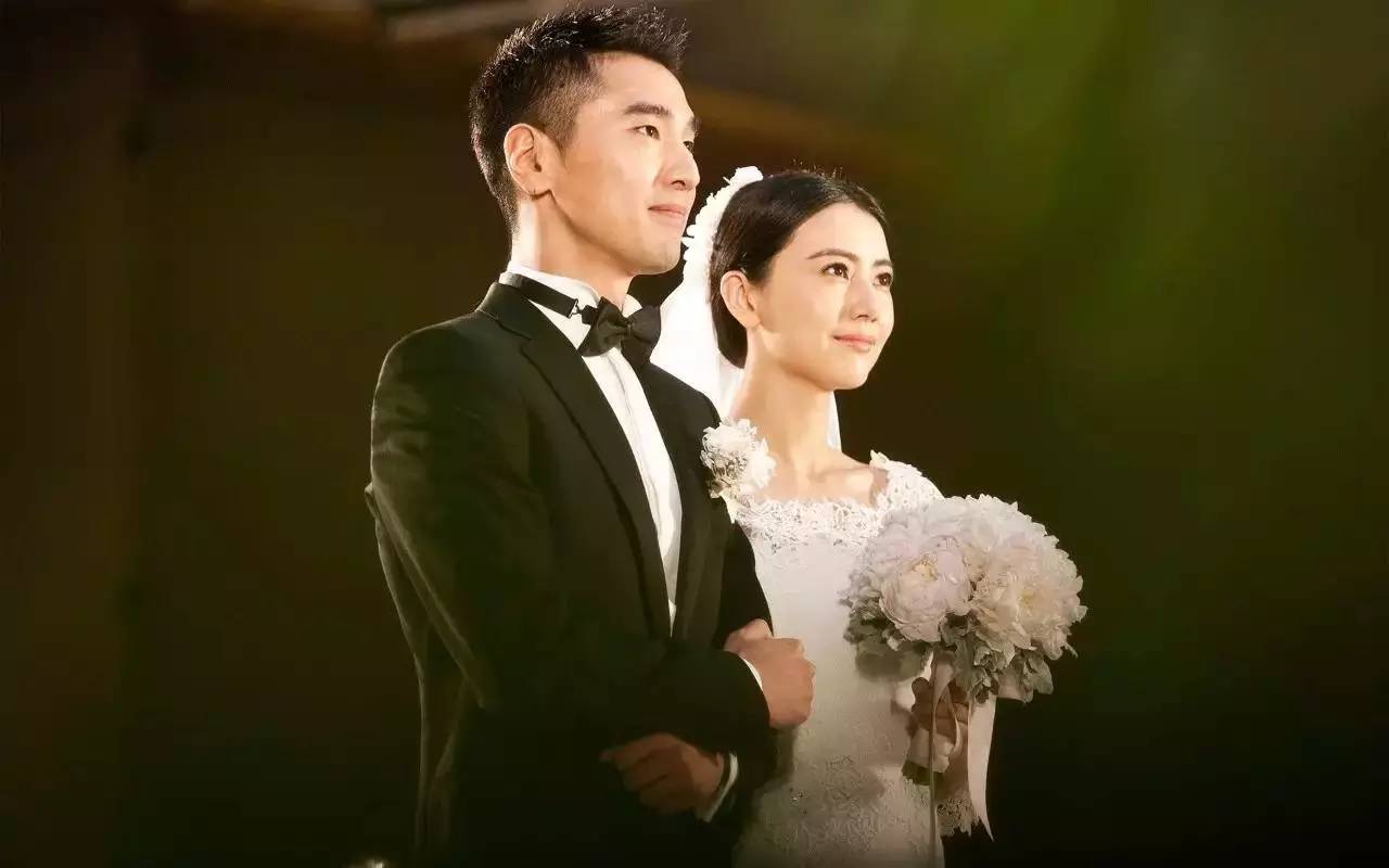 婚纱为什么显胸大,婚纱为什么一定是红色