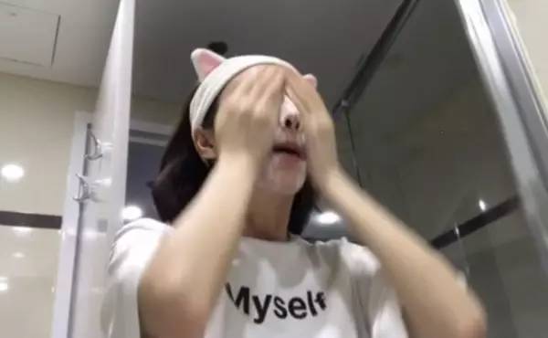 昕美妆｜甜这么会洗脸也要来请教大家护肤心得了？（附景甜同款护肤品LIST）