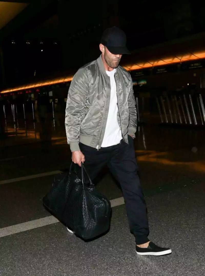 换季买衣服别盲目跟风,换季首选不是买衣服