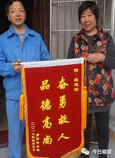 很多好人好事就在我们身边,这些拾金不昧的行为值得点赞