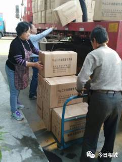 很多好人好事就在我们身边,这些拾金不昧的行为值得点赞