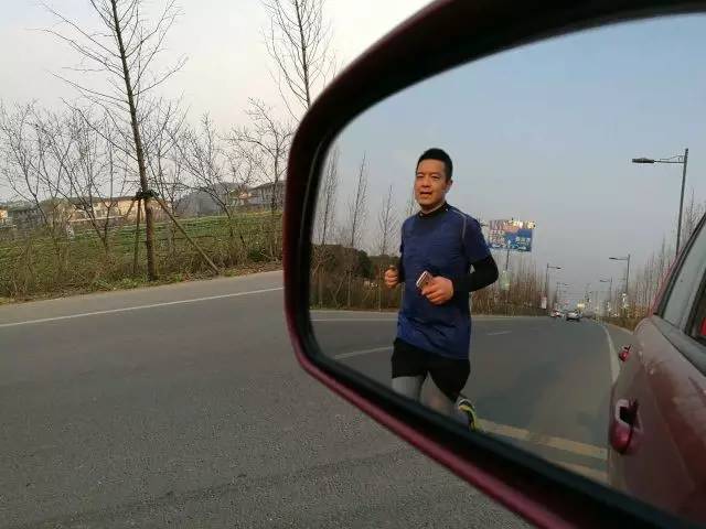 半马比赛请前两天训练,半马赛前业余