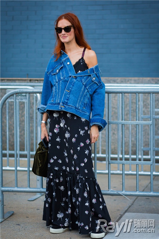 摆脱土气!2017黑底印花时髦更百搭