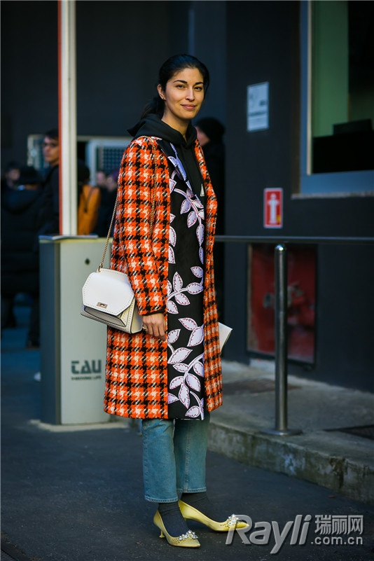 摆脱土气!2017黑底印花时髦更百搭