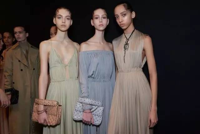 穿不错｜纵使包包数千万独爱一只链条包