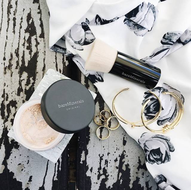 定妆粉和定妆喷雾剂化妆先后顺序,化妆最后一步是散粉还是定妆喷雾