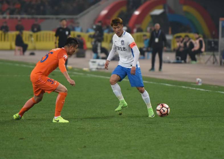 现在中超有哪些年轻球员实力还行,以前在五大联赛踢球的中超球员